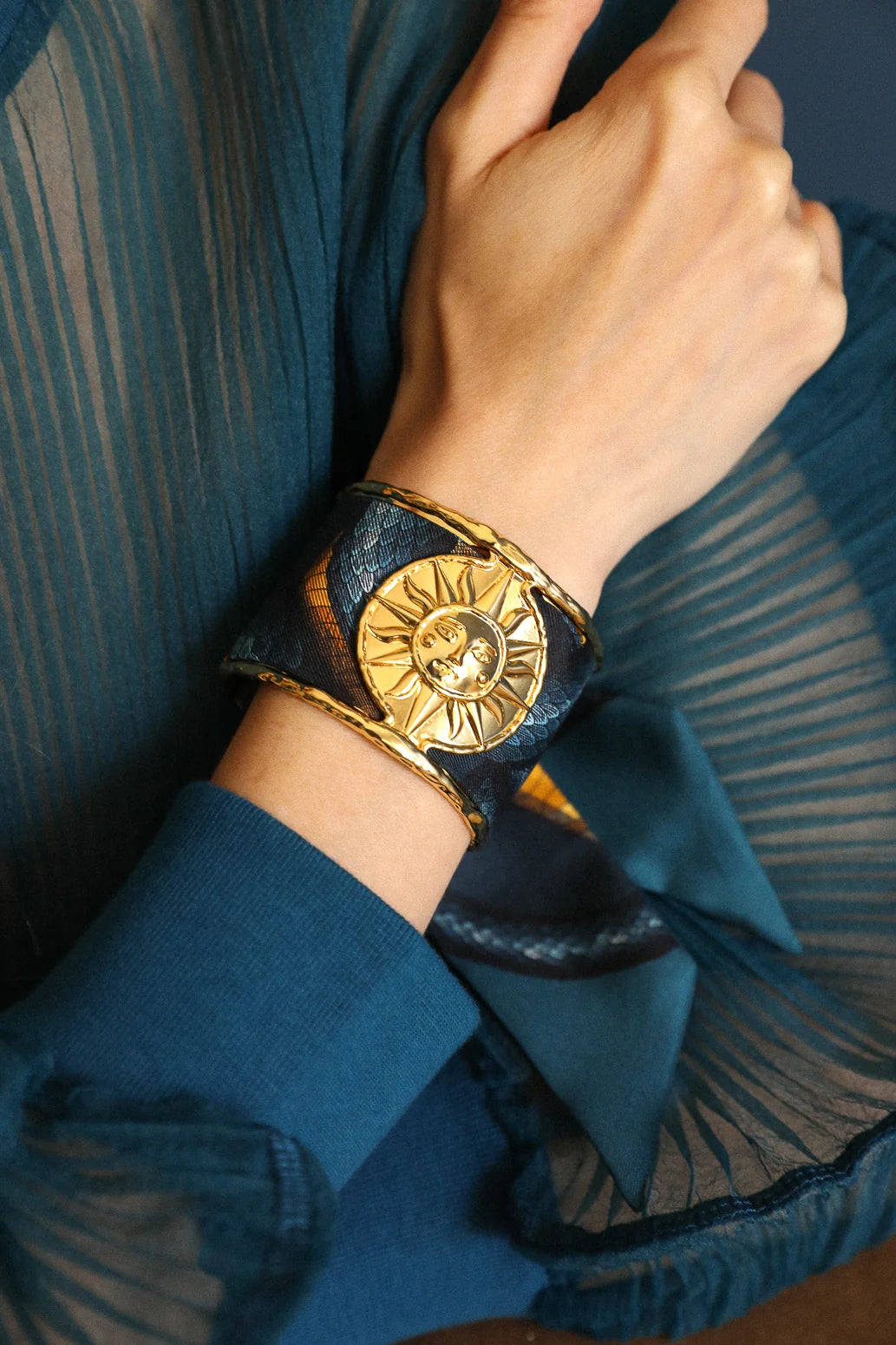 Ruban en soie 4 cm Serpent Bleu An-née motif animalier bleu nuit turquoise et jaune