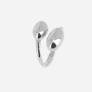 Bague Basco Zag portée au doigt