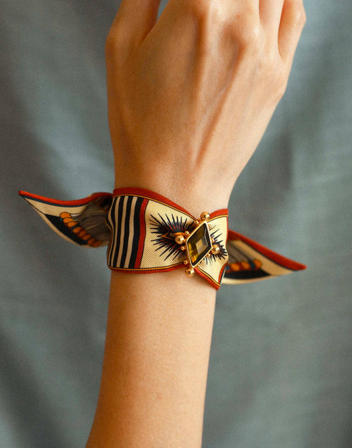 ORNEMENT - CIRCUS OLIVE