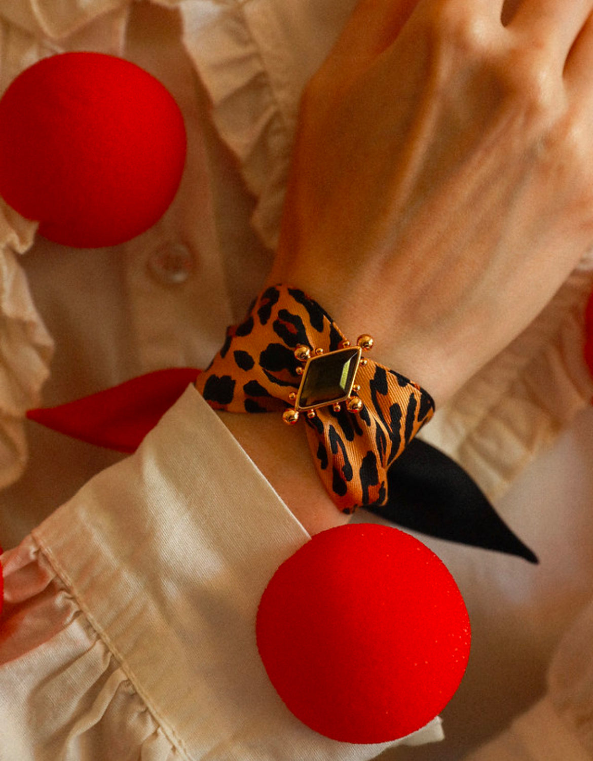 ORNEMENT - CIRCUS OLIVE