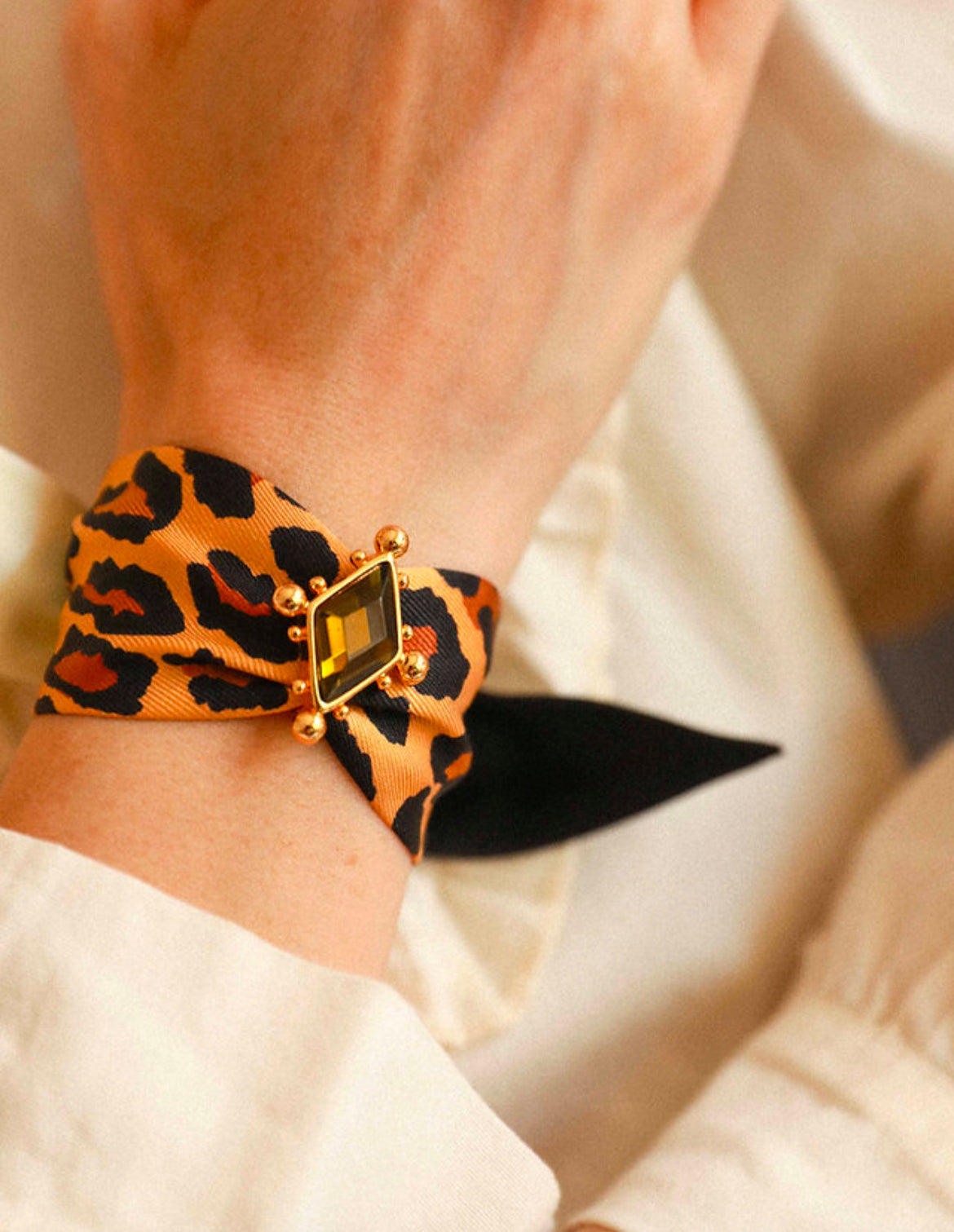 ORNEMENT - CIRCUS OLIVE