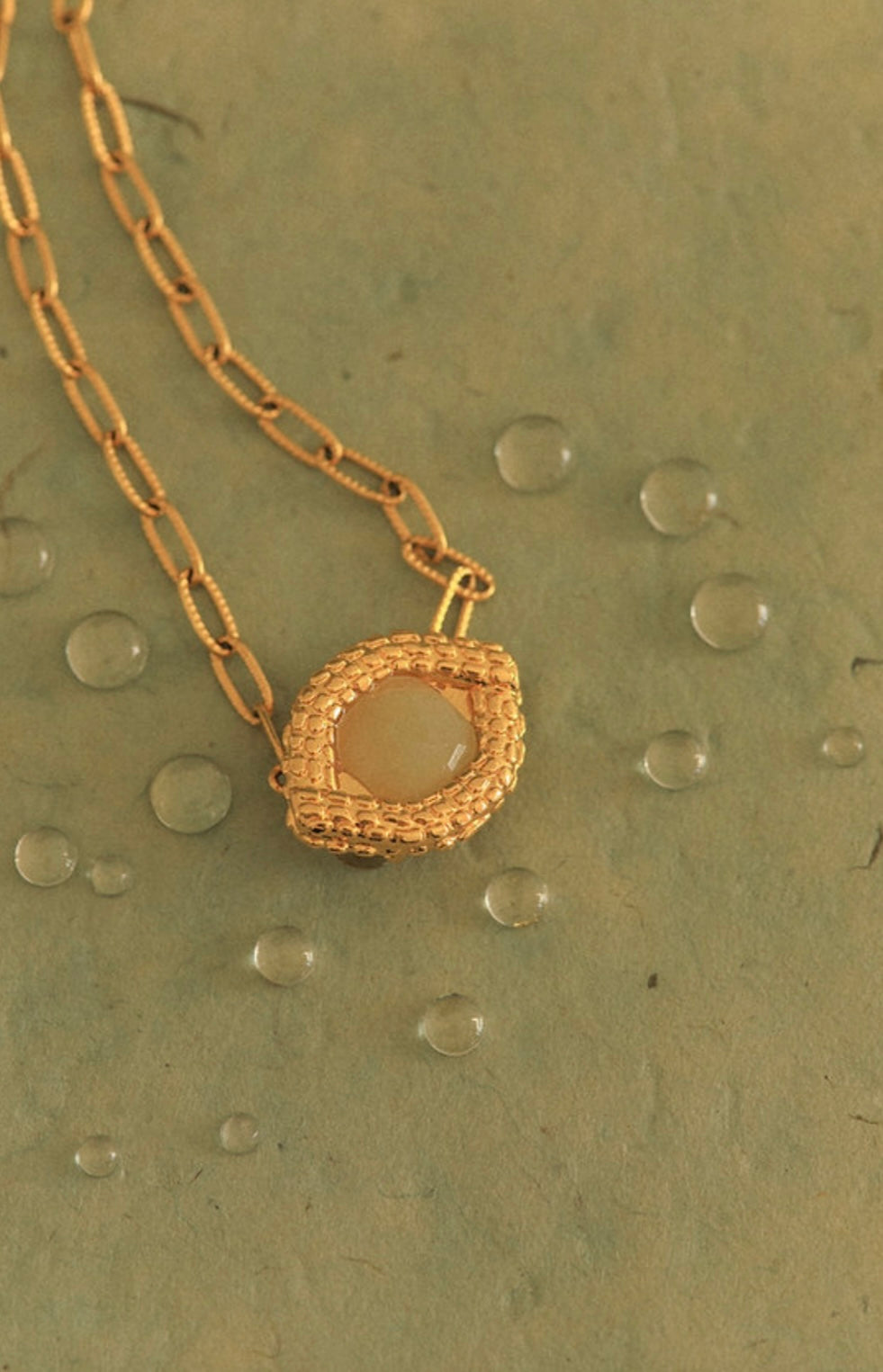 COLLIER - OEIL DE CAIMAN  QUARTZIDE JADE OIL