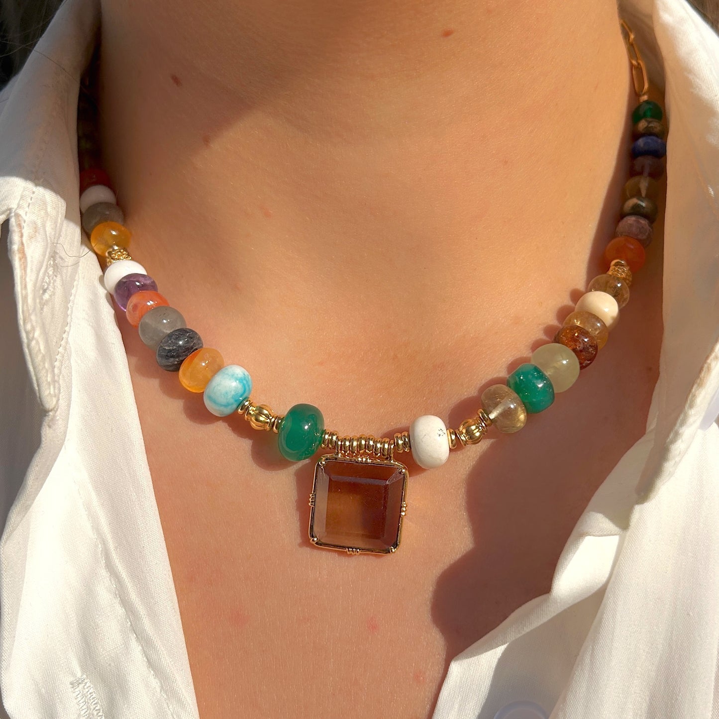 COLLIER - CARRE MULTICOLORE
