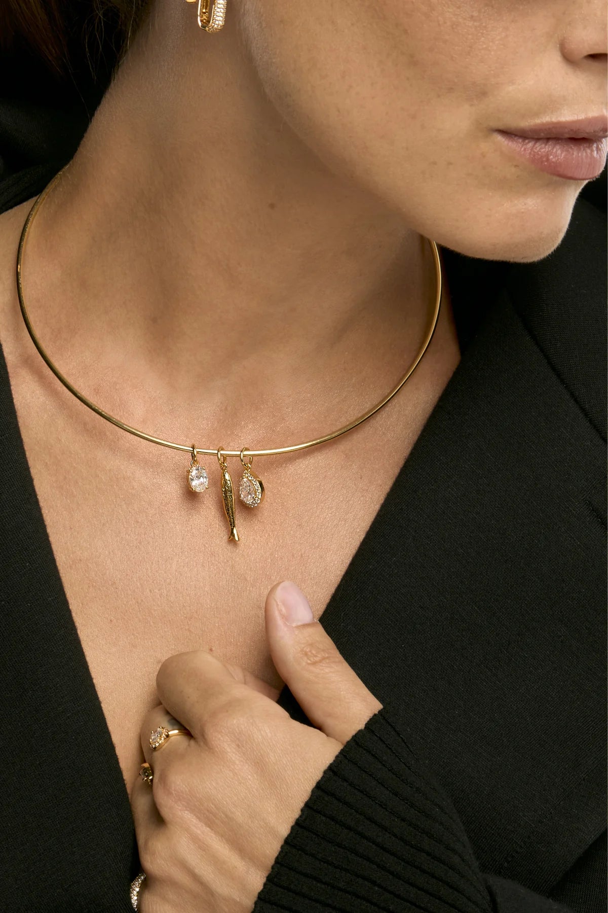 Collier Torque Gold MYA BAY rigide doré avec chaîne d’extension