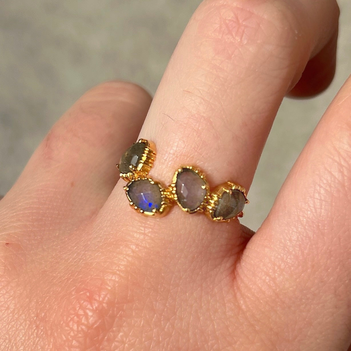 Bague fine labradorite reflets bleus bijou femme