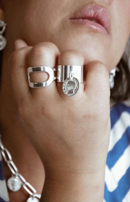 bague-605-ovale-incurvee-barre-secret-de-cuir