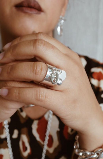 bague-809-kfe-incurvee-barre-secret-de-cuir