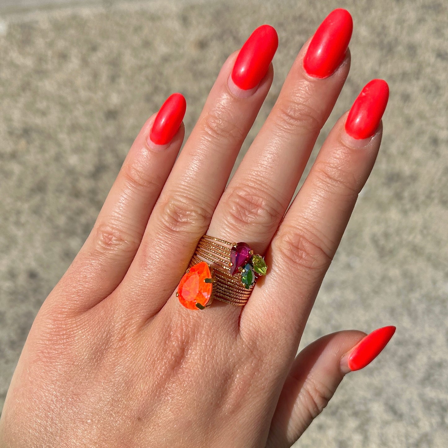 Bague Aiona Fluo portée Crézus