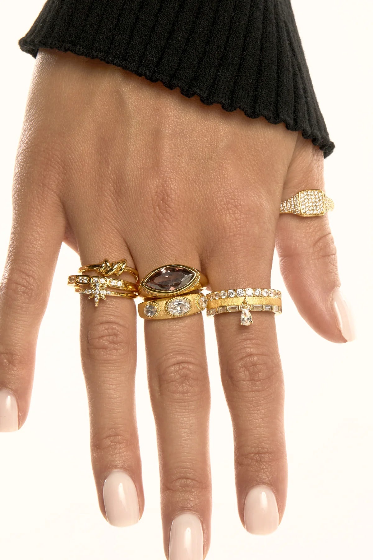 Bague Balmoral Gold MYA BAY ajustable avec trois pierres blanches