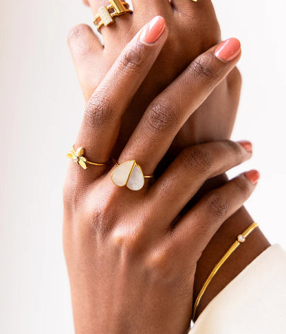Bague Basilio Zag portée au doigt