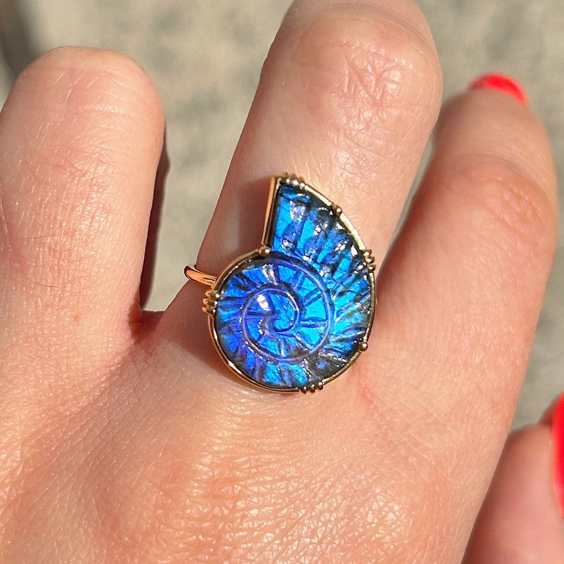 Bague pierre naturelle spirale coquillage dorée femme