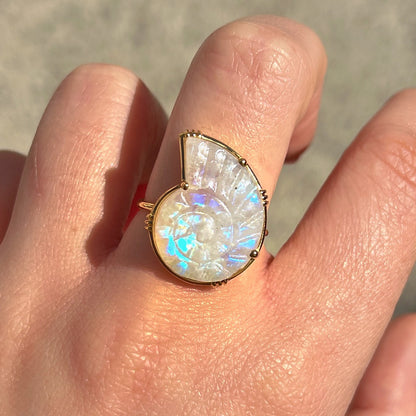 Bague pierre naturelle blanche spirale coquillage dorée femme