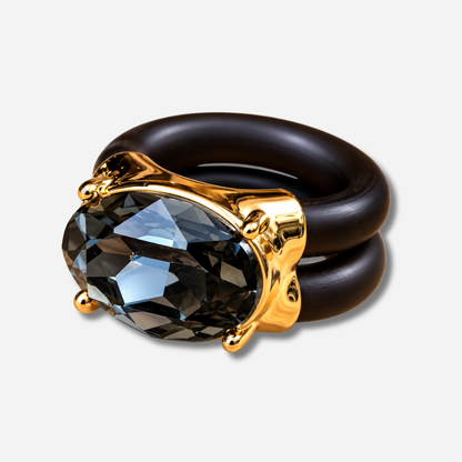Bague Diva Gris avec grand cristal ovale facetté gris fumé, monture dorée et double anneau marron