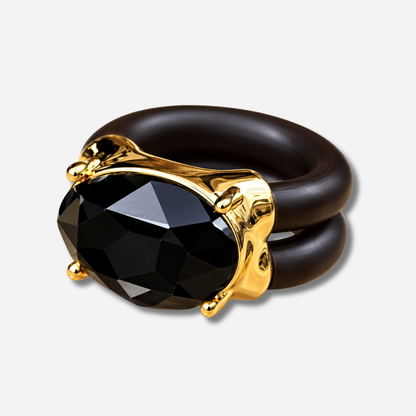Bague Diva Noir avec grand cristal ovale noir facetté, monture dorée et double anneau marron