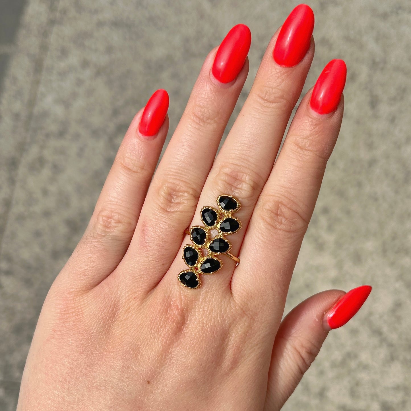 Bague longue pierre noire design epi Au Fil de Lo
