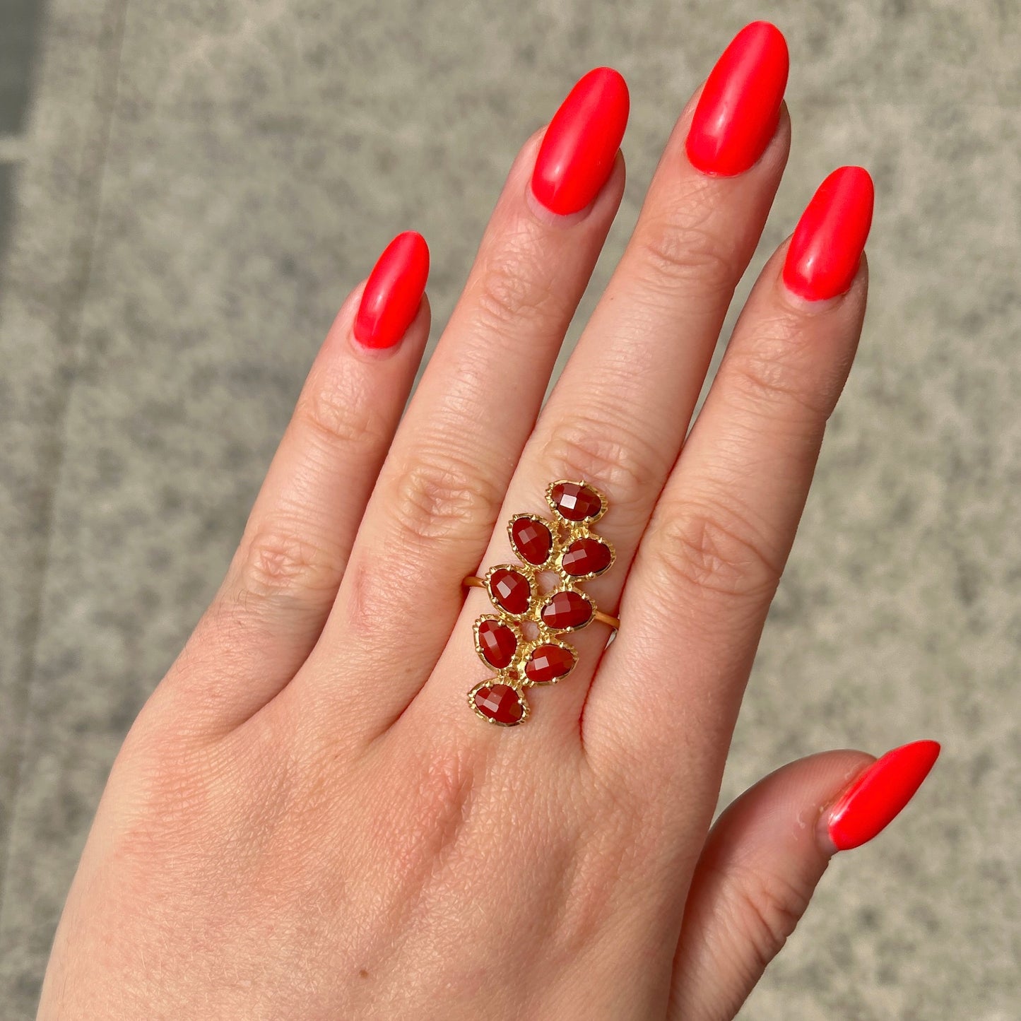 Bague longue pierre rouge design epi Au Fil de Lo