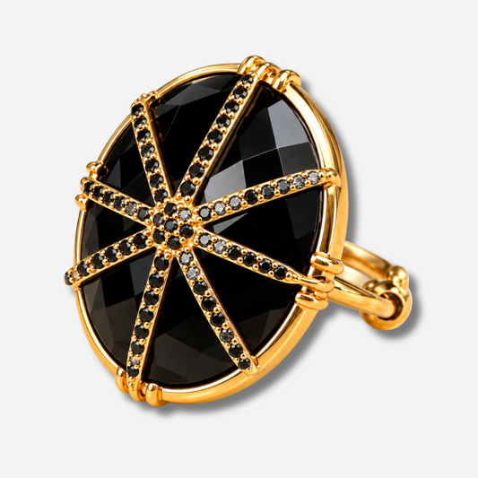 Bague Étoile Pavée Au Fil de Lo en spinelle noire facettée et monture dorée – Divinity Sète