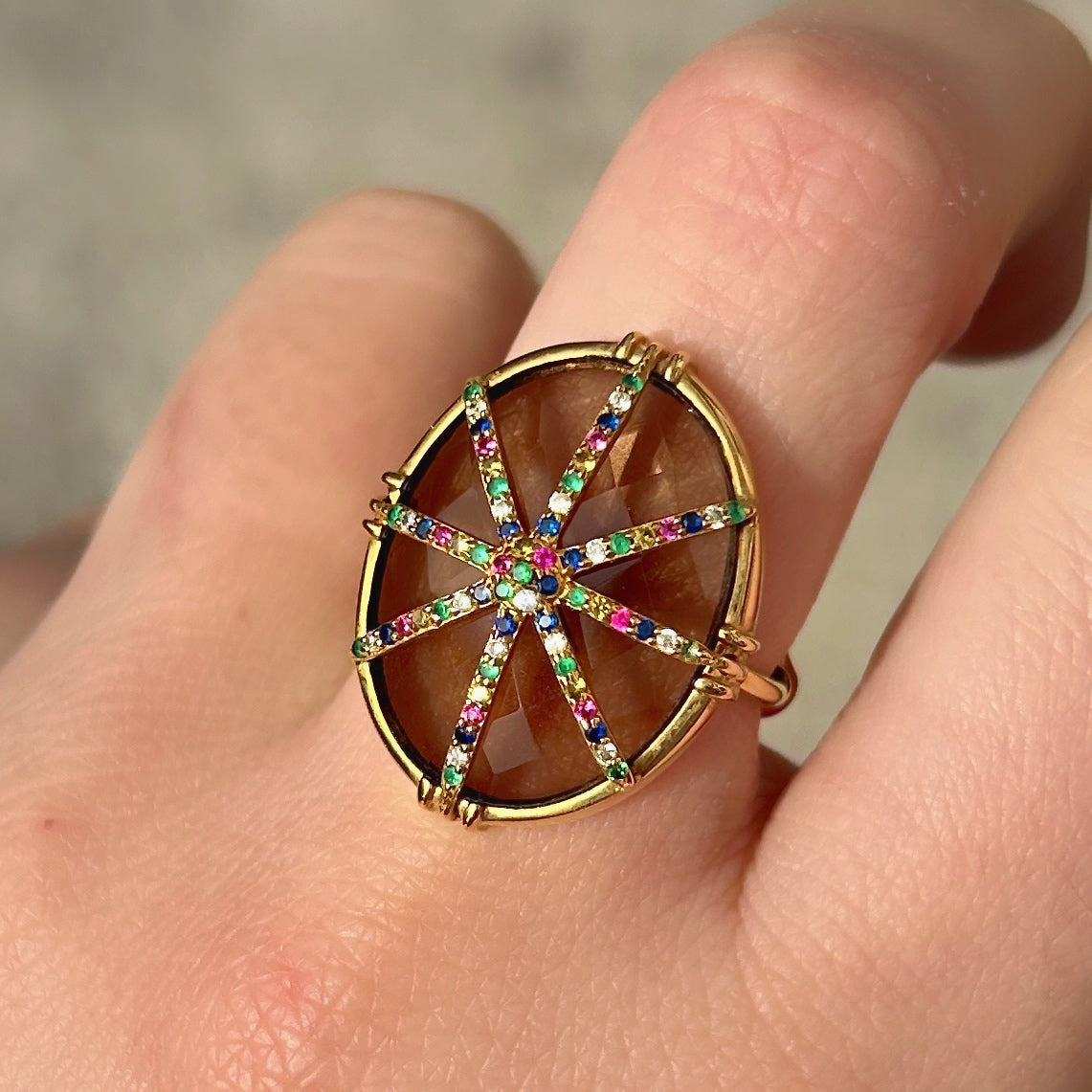 Bague quartz fumé facetté motif étoile zircons colorés Au Fil de Lo
