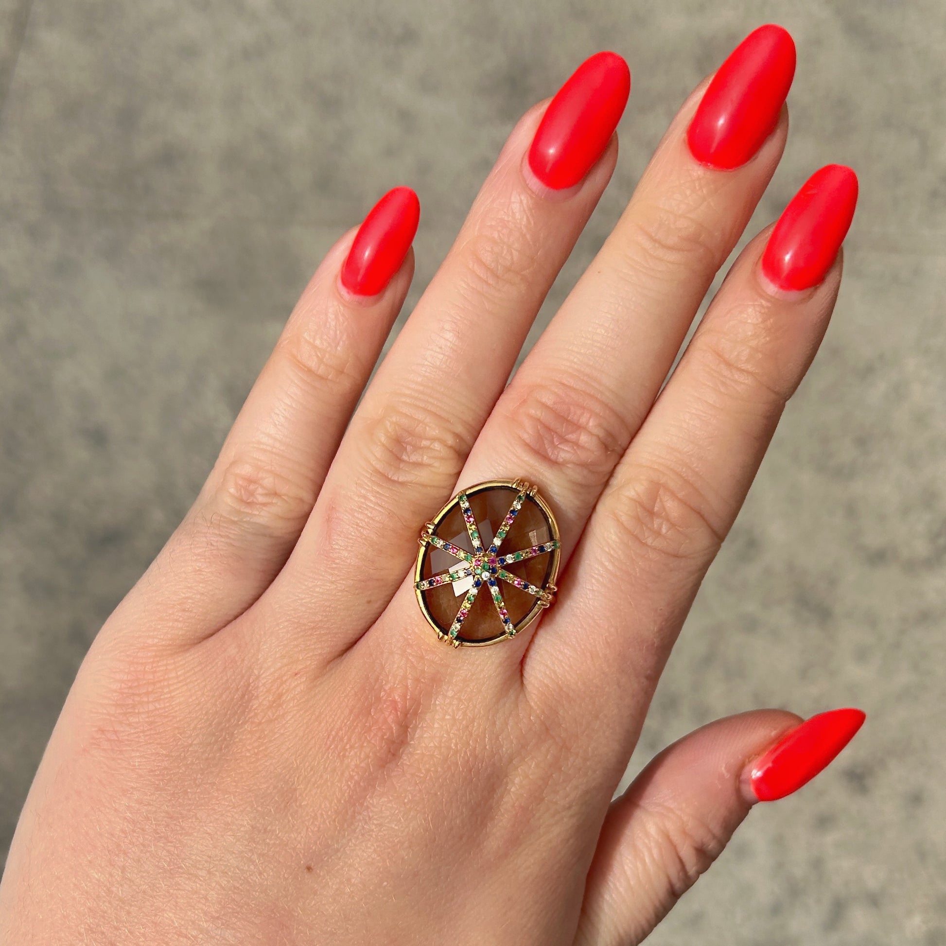 Bague portée quartz fumé étoile multicolore Au Fil de Lo