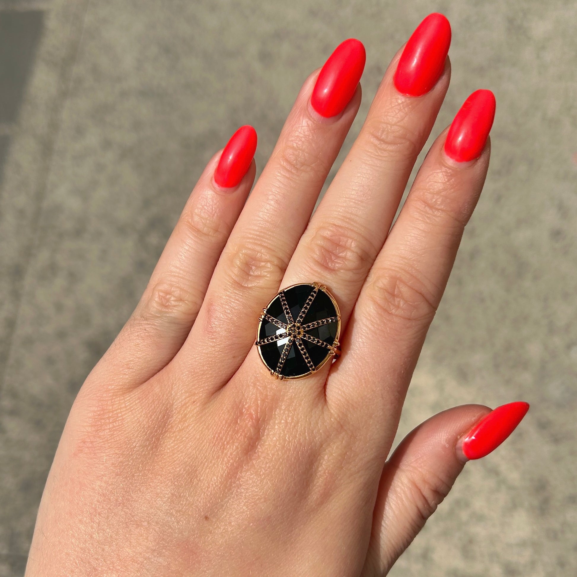 Bague portée spinelle noire étoile Au Fil de Lo