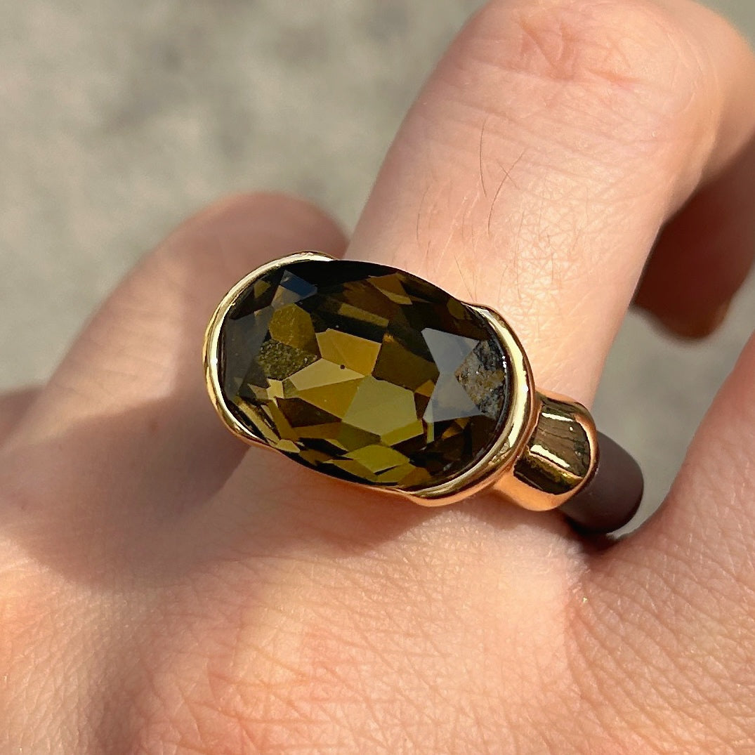 Bague femme Gala kaki avec cristal ovale facetté et anneau marron