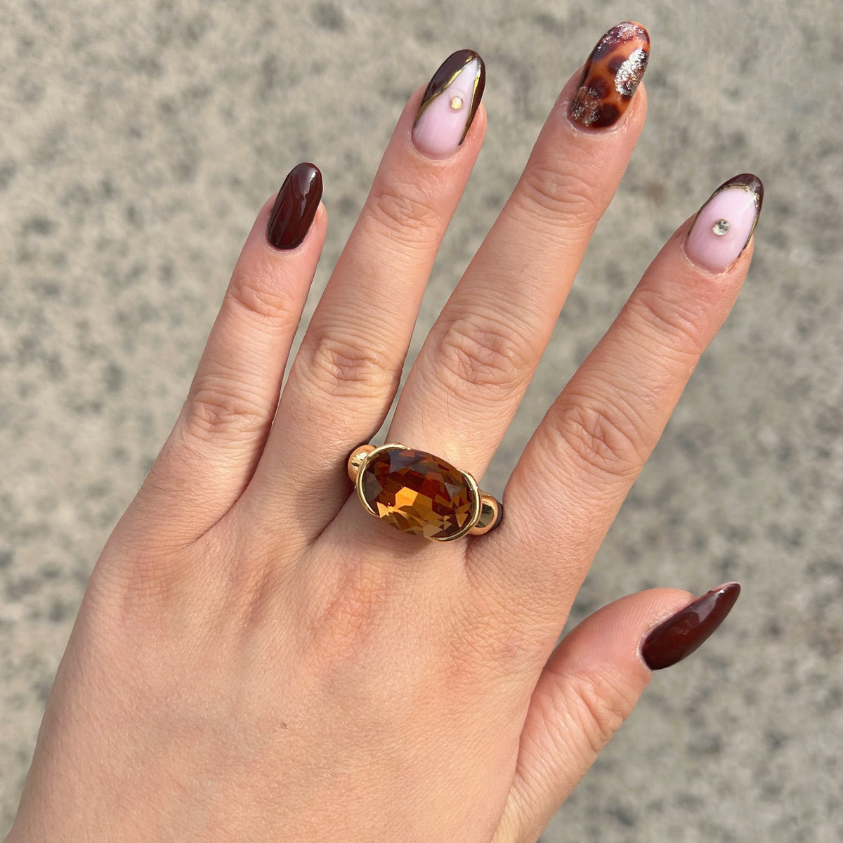 Bague femme Gala marron avec cristal ovale facetté et anneau marron