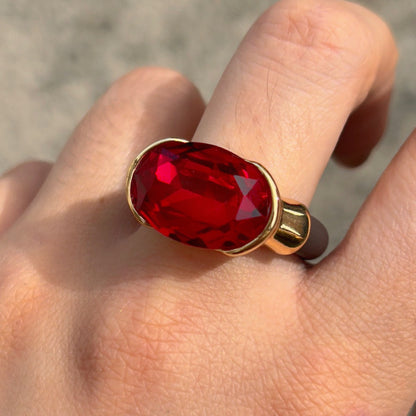 Bague femme Gala rouge avec cristal ovale facetté et anneau marron