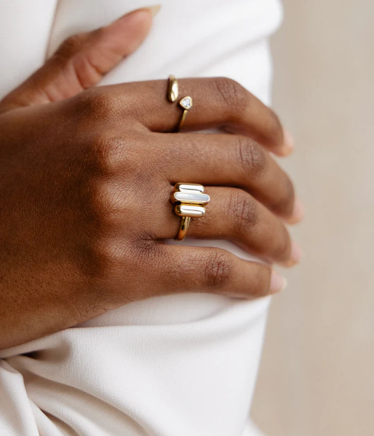 Bague Galileo ZAG acier doré nacre blanche ajustable bijou femme graphique Divinity Sète