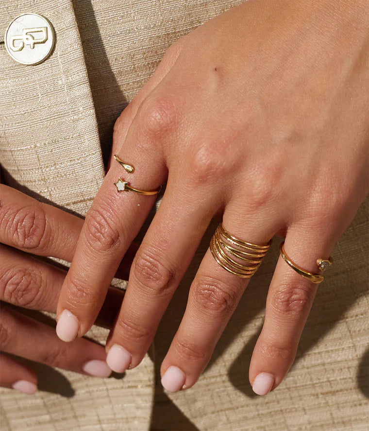 Bague Gio Zag portée au doigt