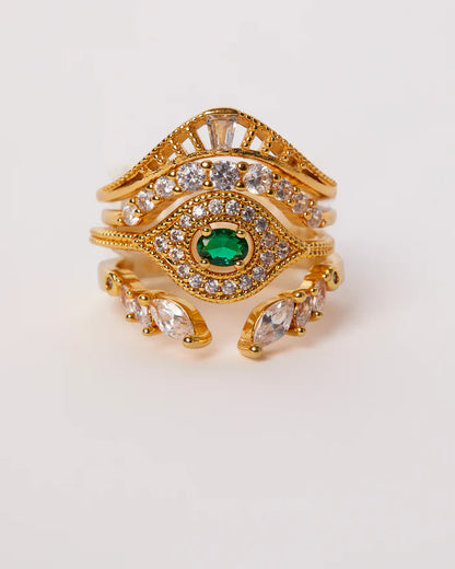 Bague Green Majestic Eye Mya Bay portée en accumulation