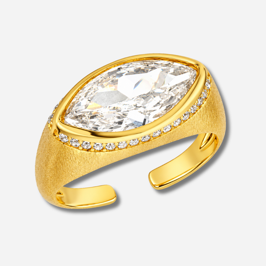 Bague Identity Gold MYA BAY ajustable dorée avec grande pierre blanche
