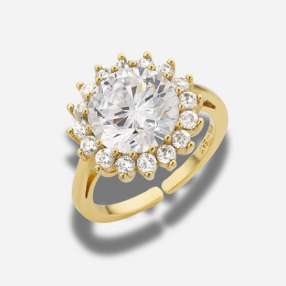 Bague Juliette Mya Bay dorée avec pierre centrale et cristaux