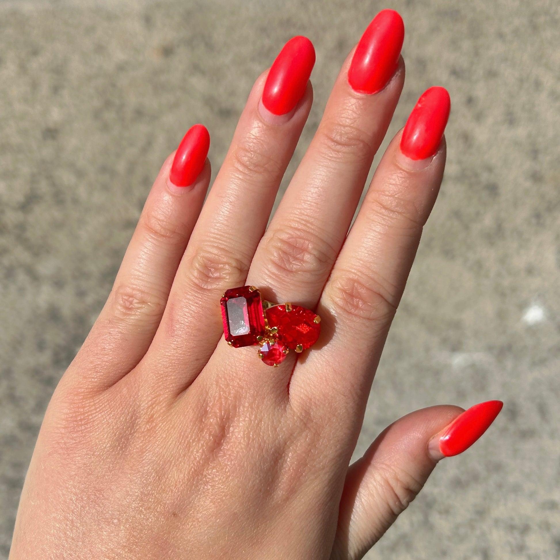 Bague Kaina Cerise Crézus pierres rouge cerise doré réglable