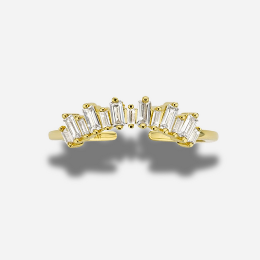 Bague Kelly Mya Bay dorée en forme de couronne graphique sertie de cristaux