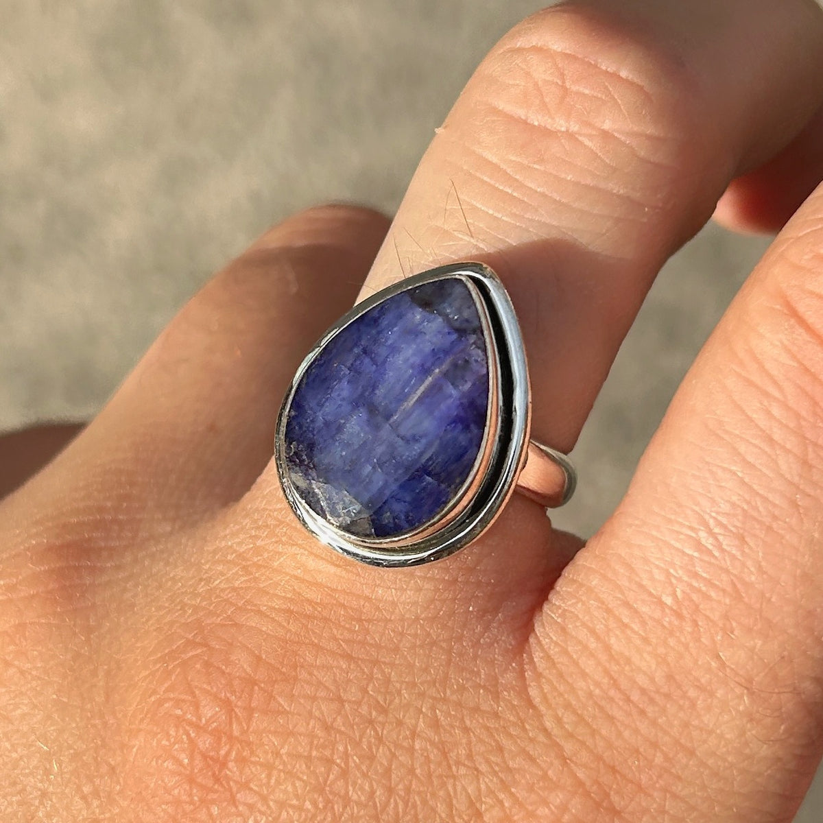 Bague Lapis-Lazuli Goutte réglable en argent 925 avec pierre naturelle bleue
