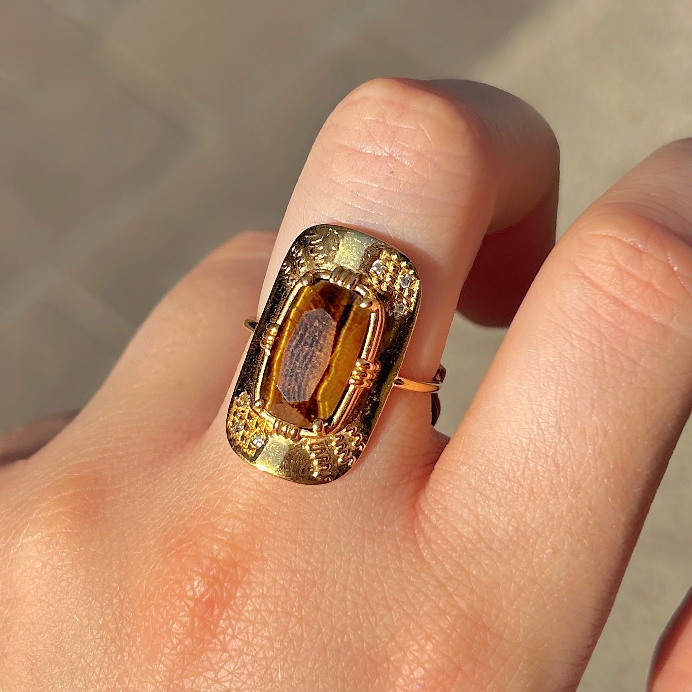 bague-longue-plaque-oeildetigre-aufildelo-divinity-sete