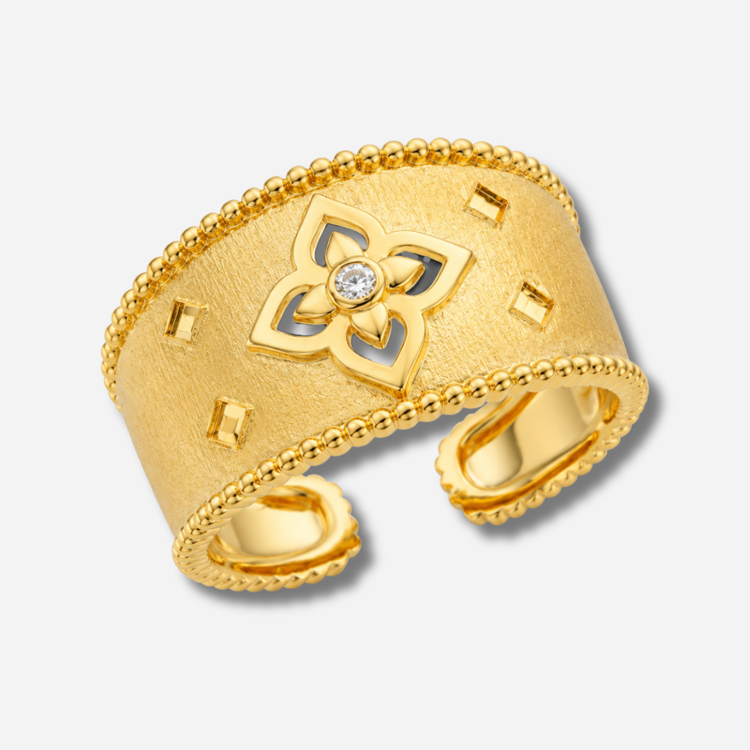 Bague Lotus Cuff Mya Bay dorée avec fleur de lotus
