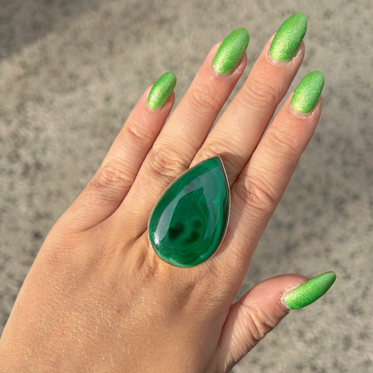 Bague Malachite Goutte XL réglable en argent 925 avec grande pierre naturelle verte
