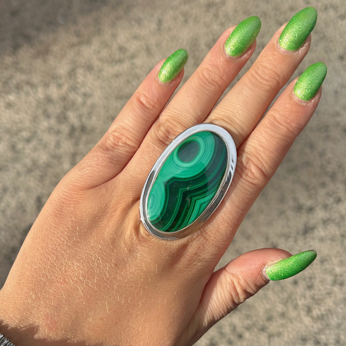 Bague Malachite Ovale XL réglable en argent 925 avec grande pierre naturelle verte
