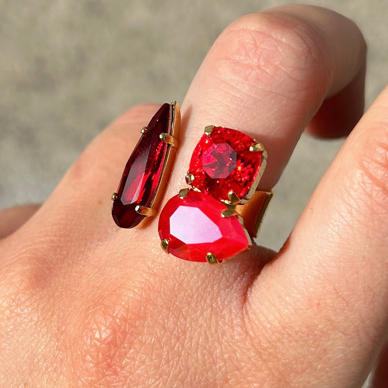 Bague Crézus rouge intense design moderne