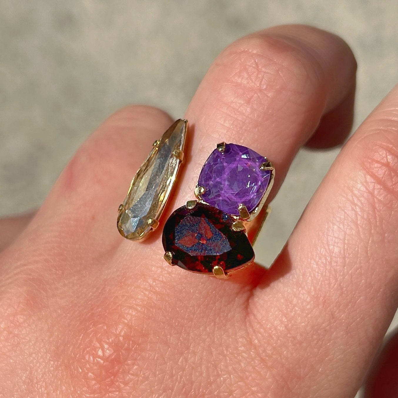 Bague Crézus violet intense rouge grenat