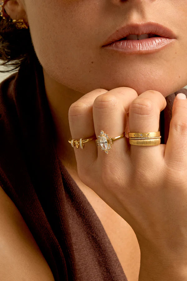 Bague Maxima Mya Bay dorée avec cristal ovale