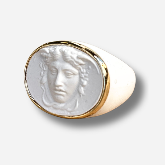 Bague Médusa blanche Grandtour Collection visage relief blanc doré