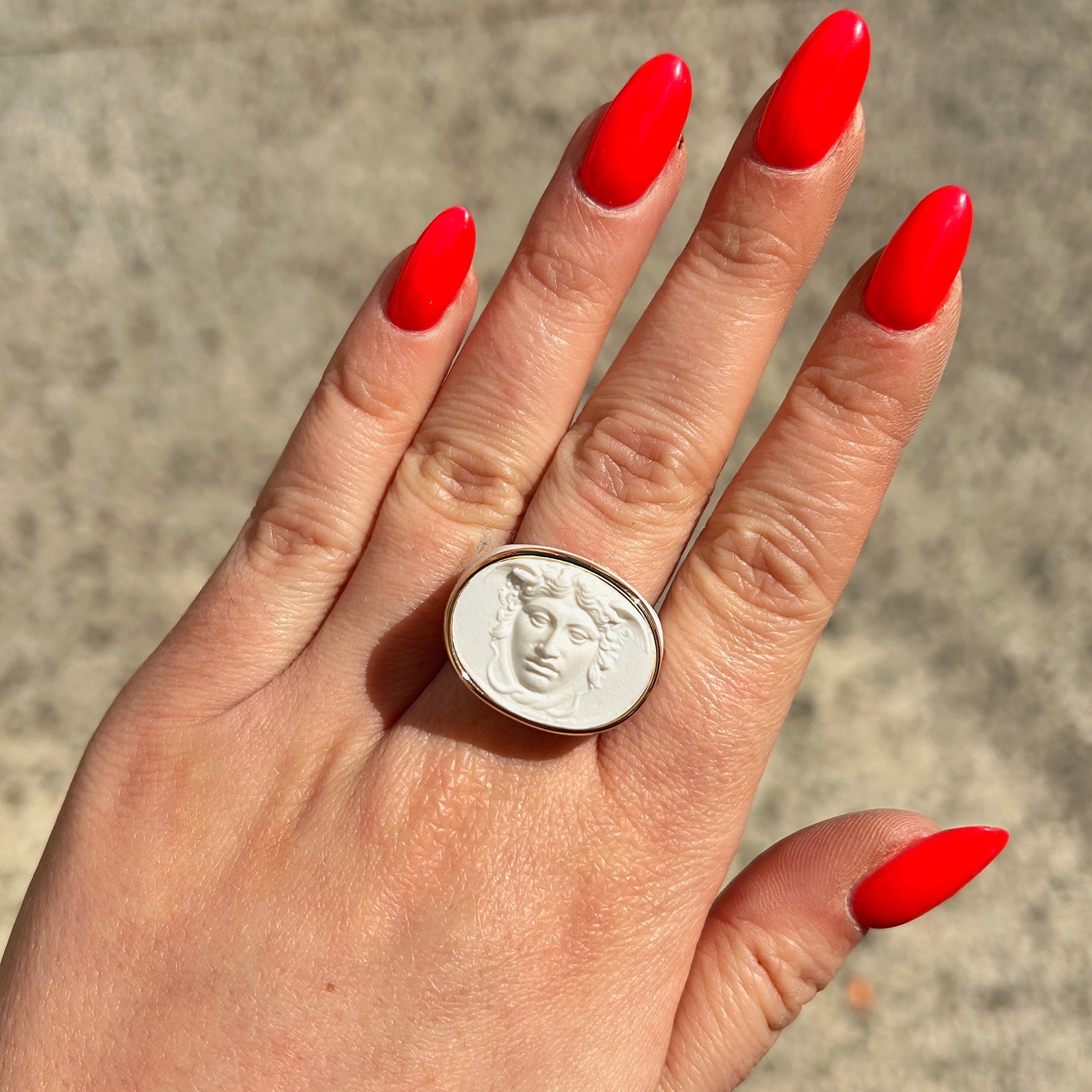 Bague Medusa blanche minimaliste Grandtour Collection