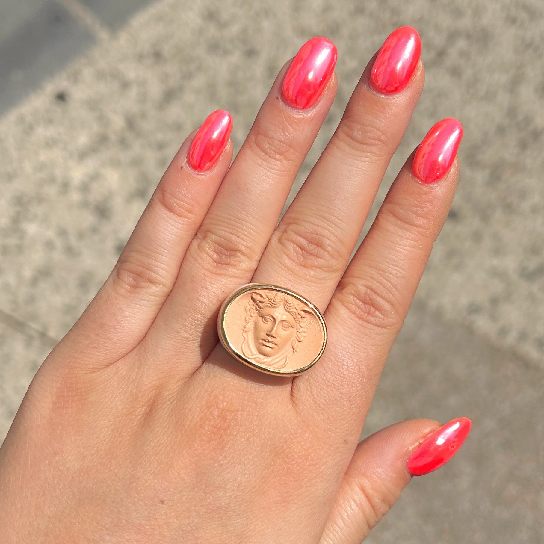 bague-medusa-blanche-grandtourcollection-divinity-sete