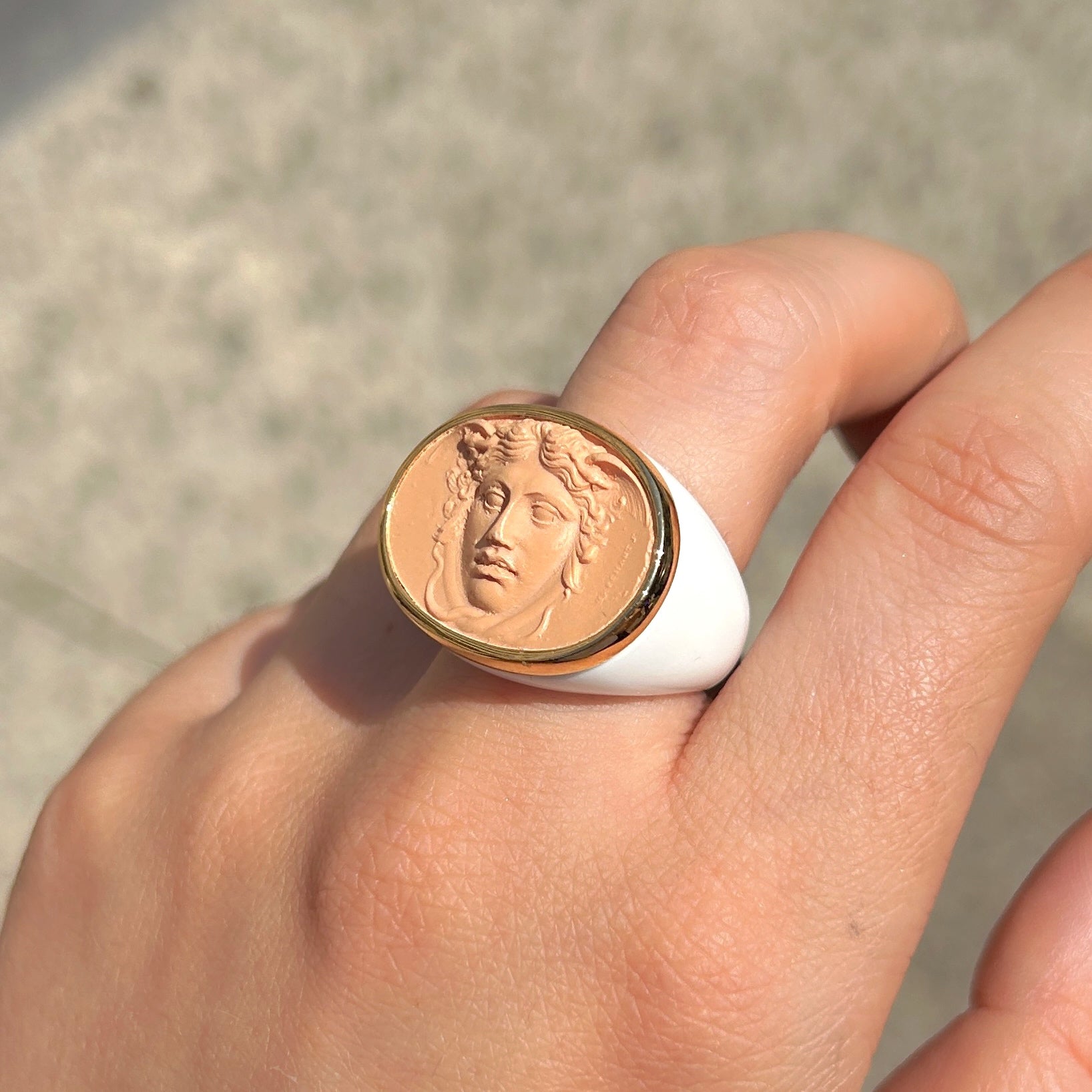bague-medusa-blanche-grandtourcollection-divinity-sete