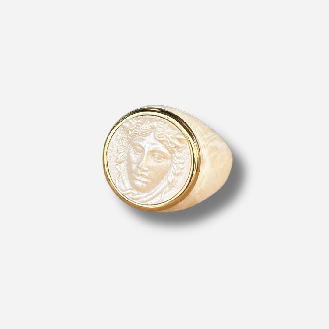 bague-medusa-ecru-grandtourcollection-divinity-sete