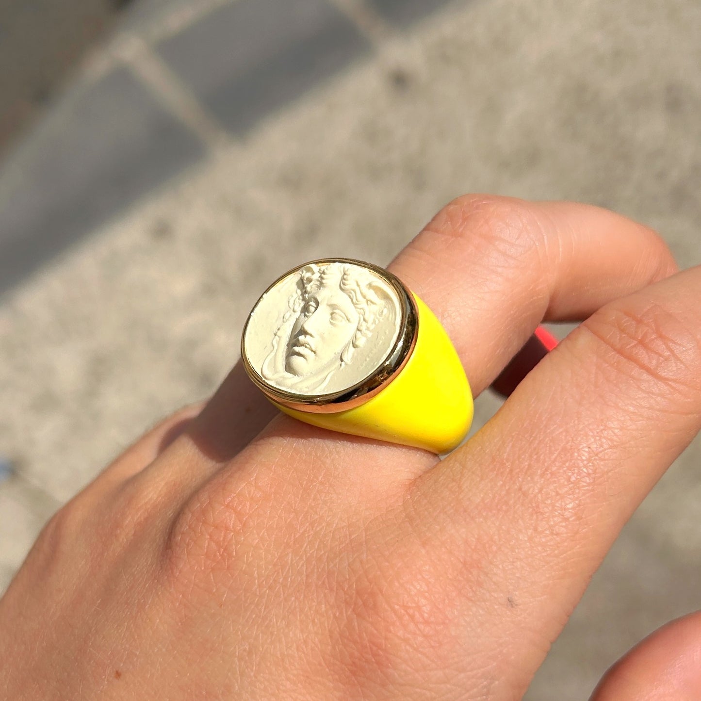 Bague Medusa jaune lumineuse Grandtour Collection