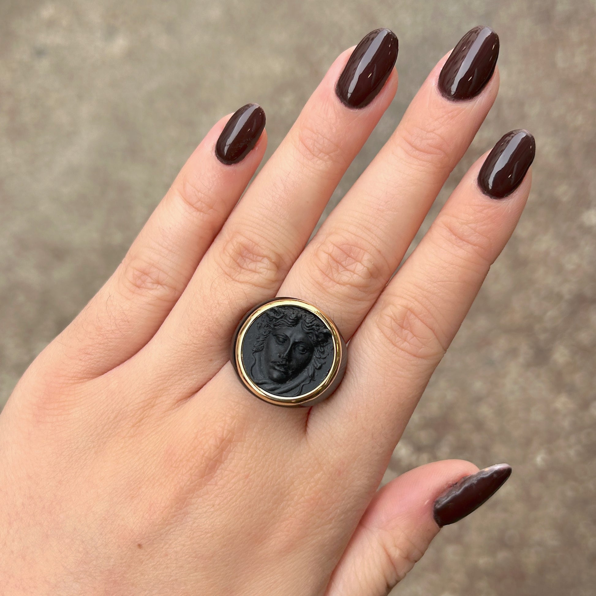 bague-medusa-noir-grandtour-divinity-sete