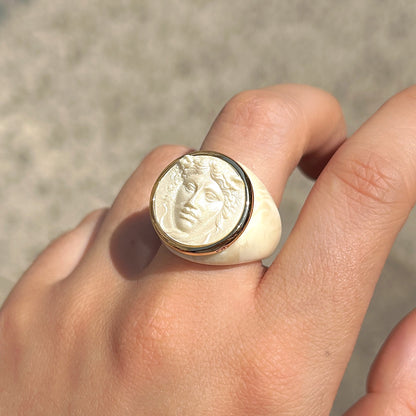 Bague Medusa ivoire ronde Grandtour Collection